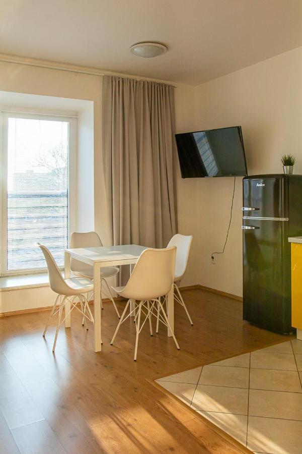 Yellow Apartment Ostrava Buitenkant foto