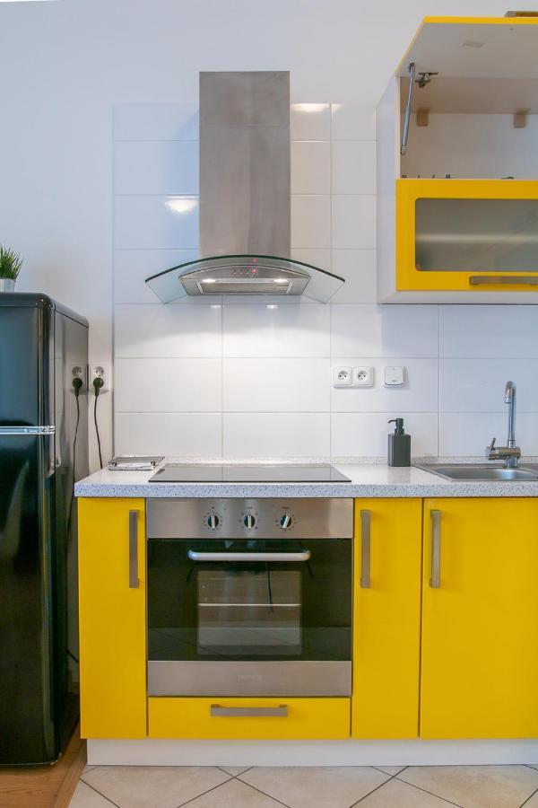 Yellow Apartment Ostrava Buitenkant foto